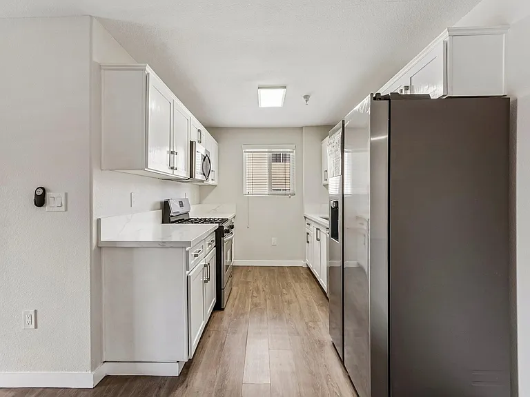 18425 Malden St #401 — Photo 24