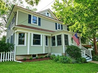 315 N Cook St, Barrington, IL 60010