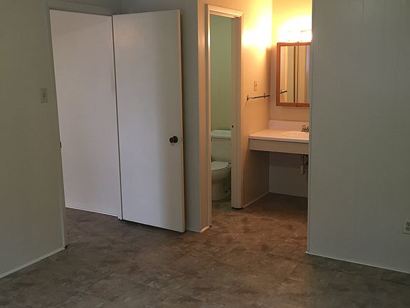 3rd image of 415 Gulpha Dr APT 17