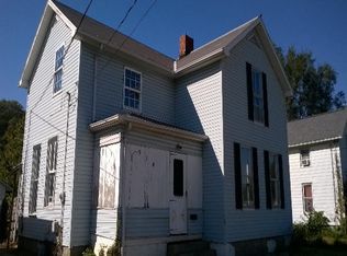 974 S Cedar St, Galesburg, IL 61401