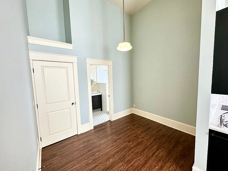 307 N Pearl St — Photo 9
