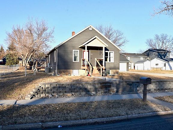 3rd image of 712 W Prospect Ave