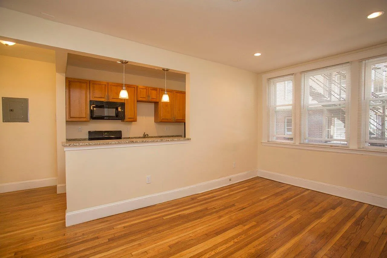 1 bed, 410 sqft, $2,300 — Photo 4