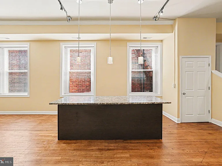 338 N Charles St — Photo 10