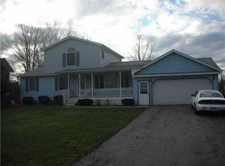 5710 Oak Ln, Lockport, NY