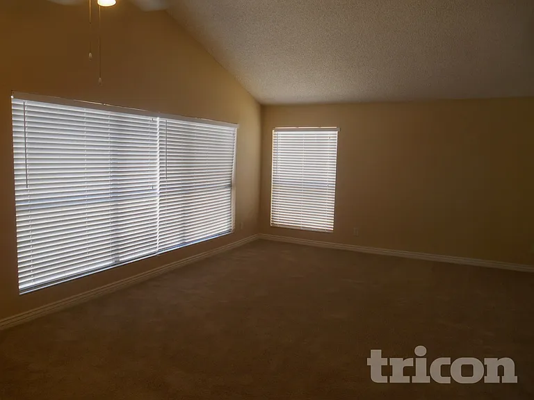 1706 N Comanche Dr — Photo 6