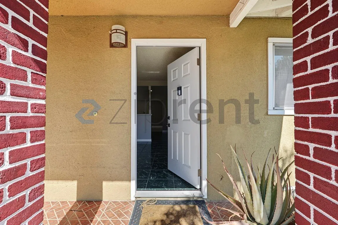 3 bed, 1144 sqft, $3,000 — Photo 4