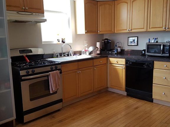 4th image of 821 N Hermitage Ave APT 2F