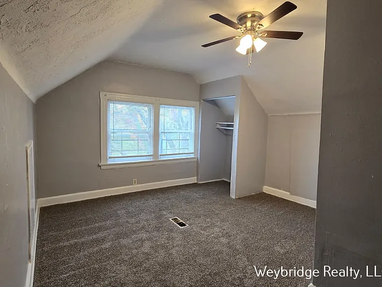 Gilbert 3209 — Photo 12
