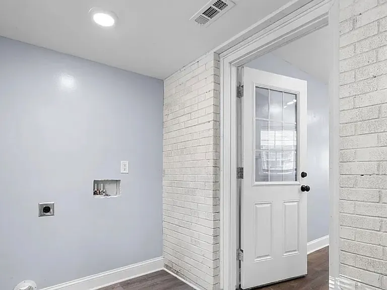 225 Brevard St — Photo 6