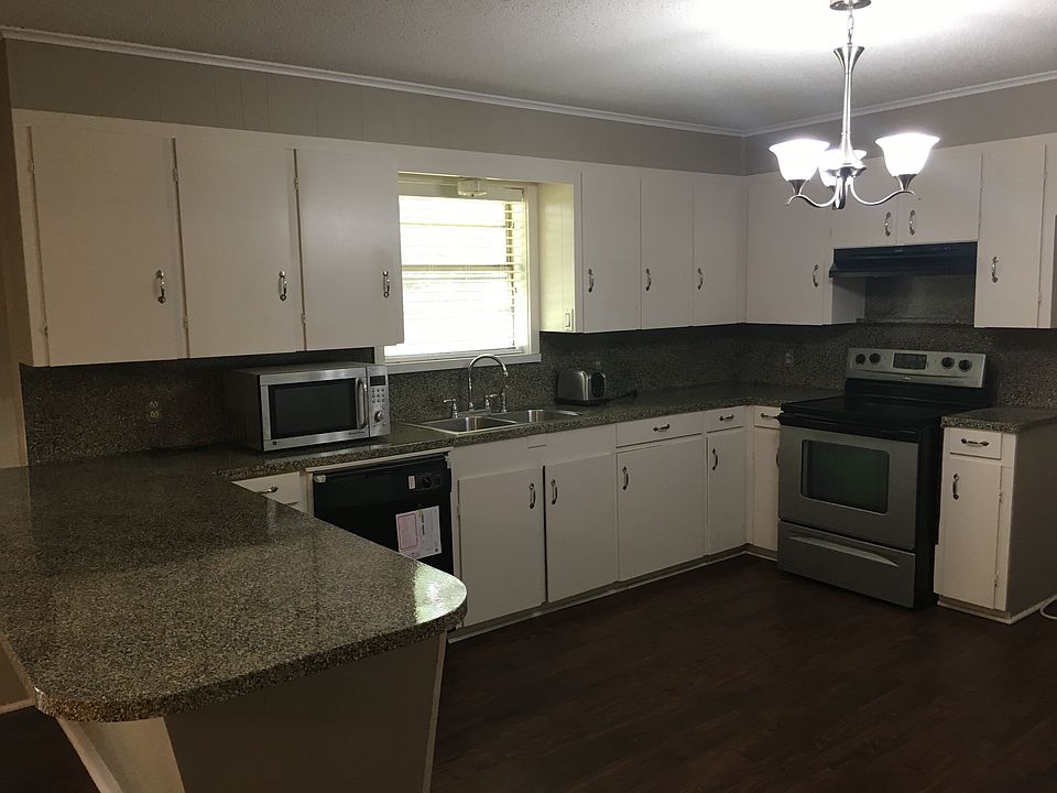Kitchen - great bar area!