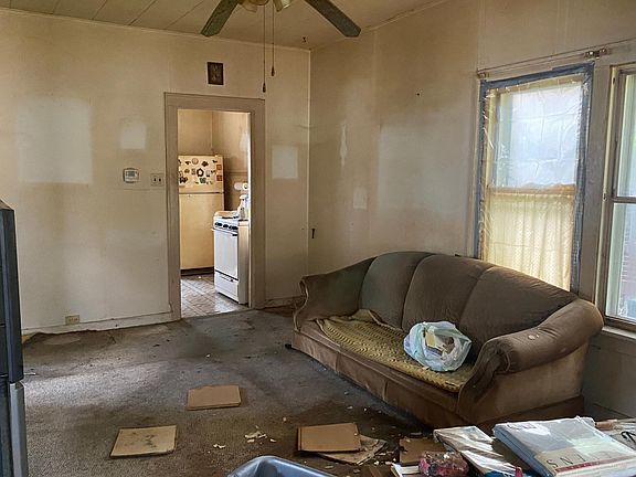 3rd image of 113 S 6th Ave