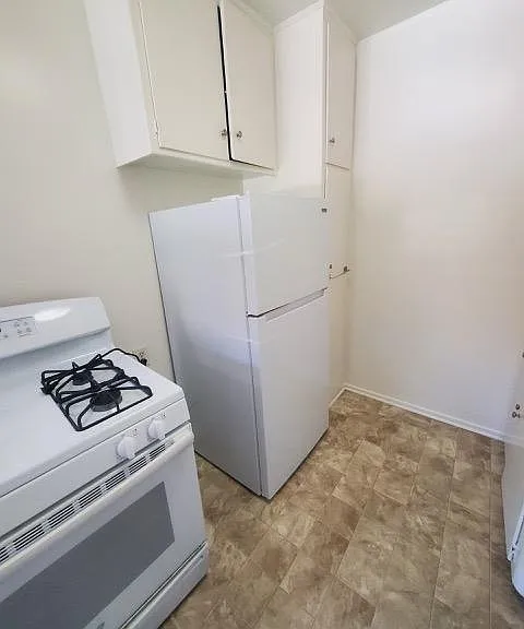 1020 E 2nd St #5 — Photo 6