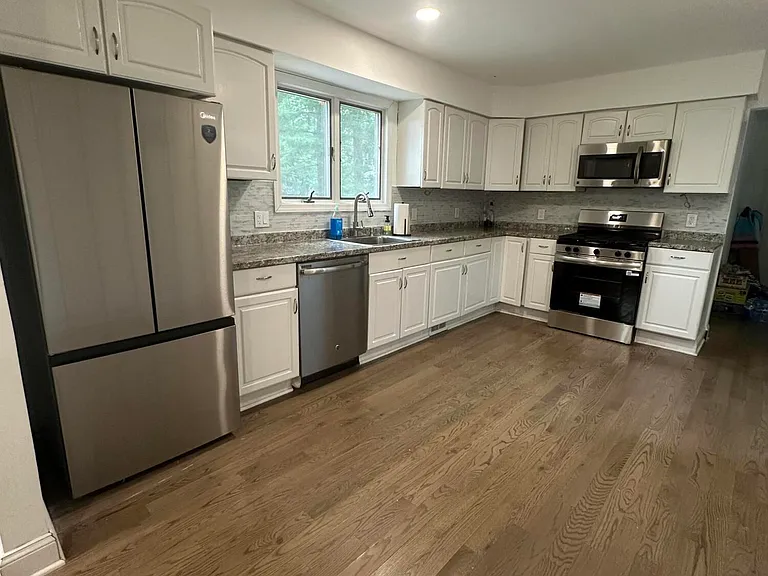 422 W Lake Ave — Photo 4