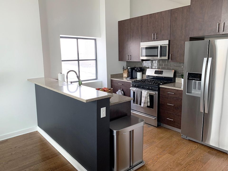 2nd image of 1224 W Van Buren St APT 518