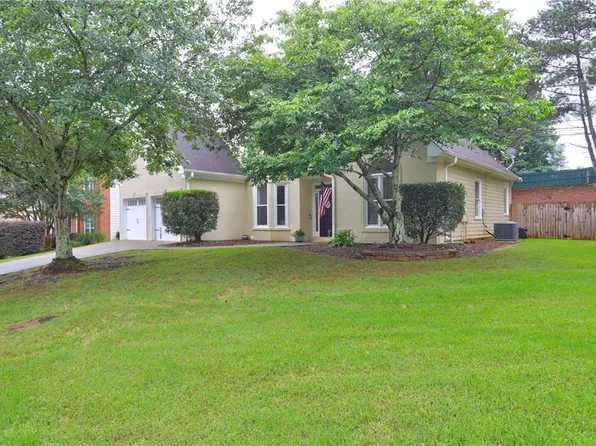 2230 Laurel Lake Dr, Suwanee, GA 30024