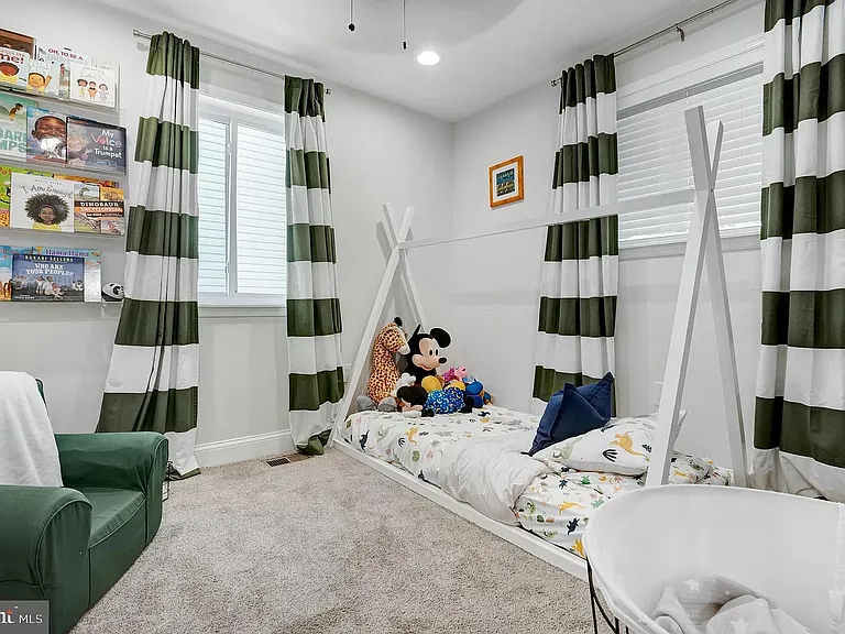 5906 Burgundy St #1 — Photo 14