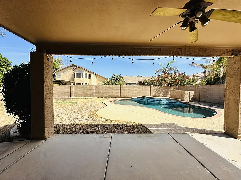 672 W Raven Dr — Photo 45