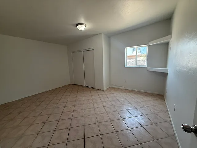 5144 S 11th Ave — Photo 9