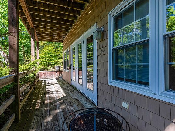 3rd image of 69 Meadowbrook Dr