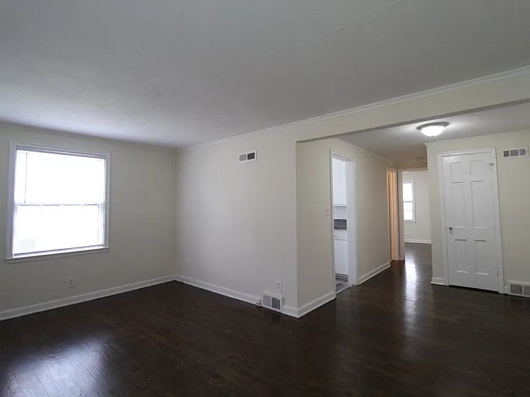 504 E 27th Ave — Photo 3