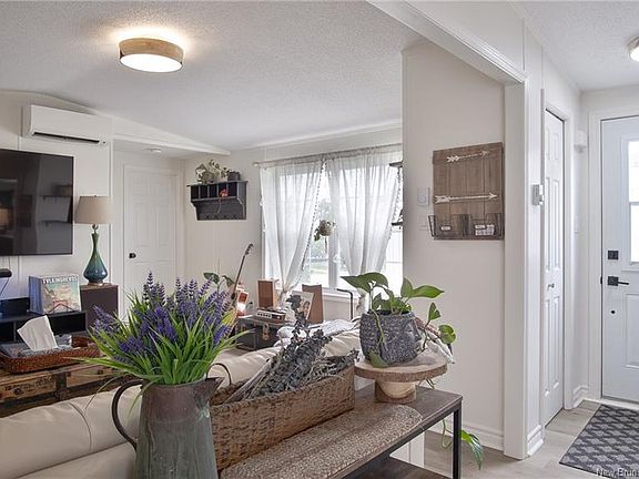 4th image of 15 Dwayne Ave
