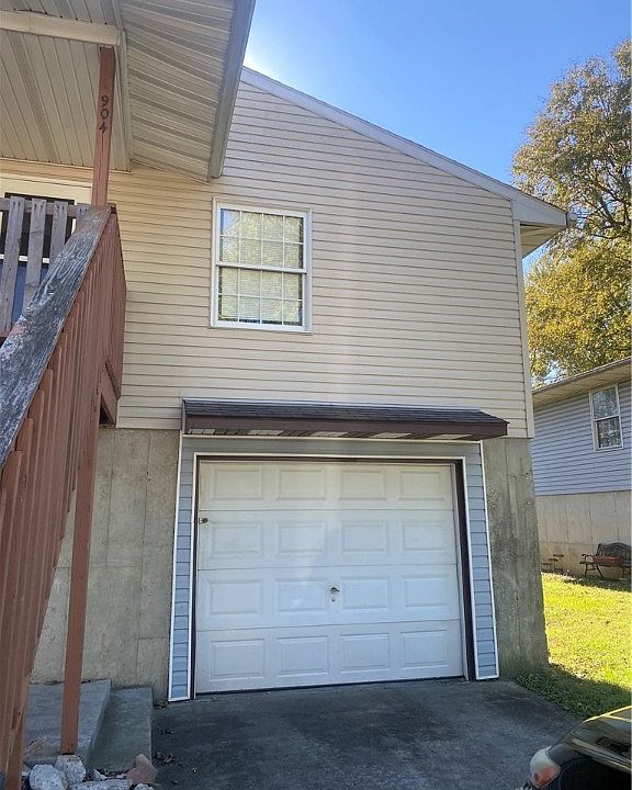 1st image of 904 Forest Ave