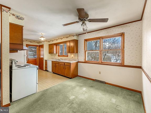 5th image of 239 W Main St