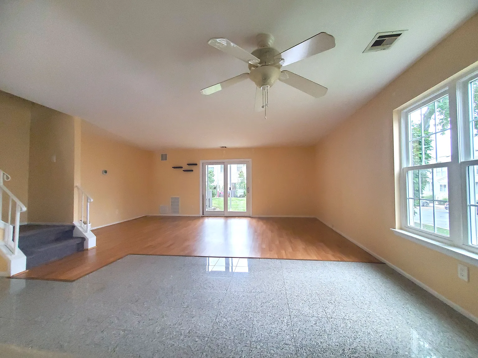 2 bed, 2.5 bath, 1386 sqft, $2,886 — Photo 4