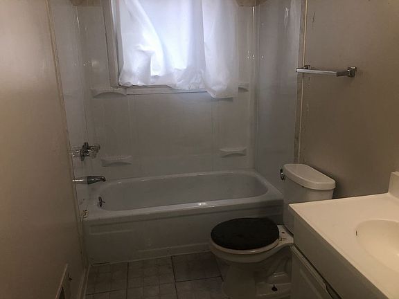 4th image of 203 Mechanic St