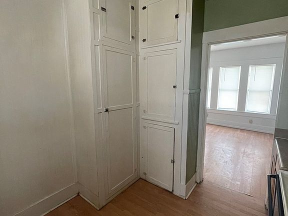 5th image of 4621 Alamo St