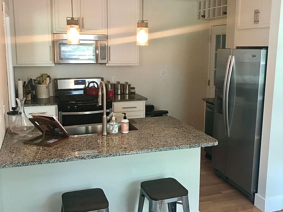 2nd image of 3254 Camden Cir