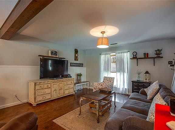 5th image of 1502 Regina Ct S