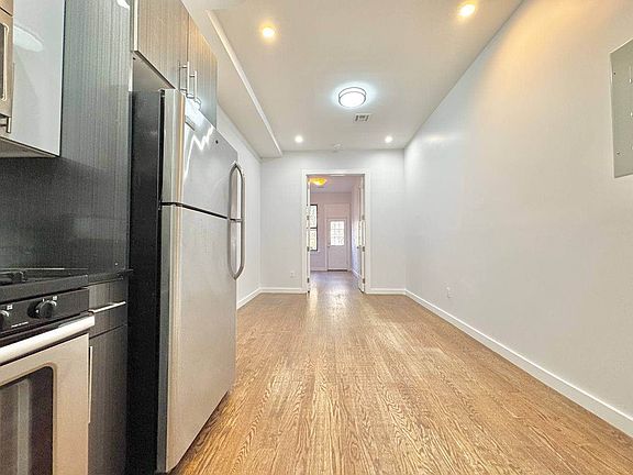 4th image of 188 Stockholm St APT 1L