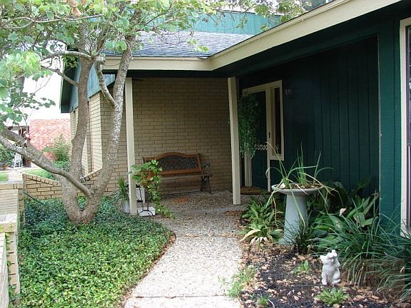 2nd image of 2818 Cypress Dr