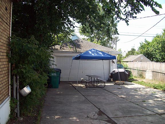 3rd image of 79 Ludington St