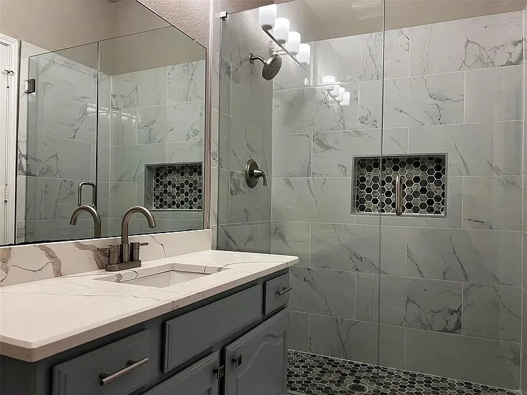 4606 Clay Dr — Photo 3