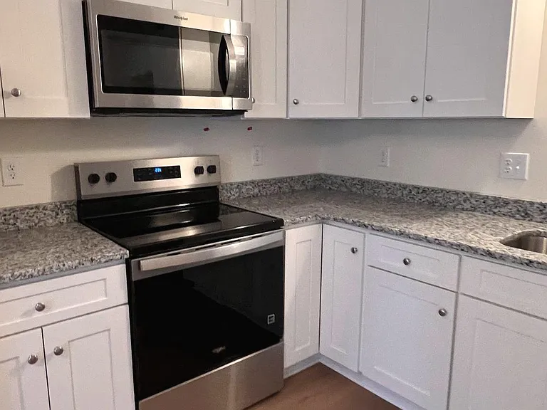 113 W North St #100 — Photo 3
