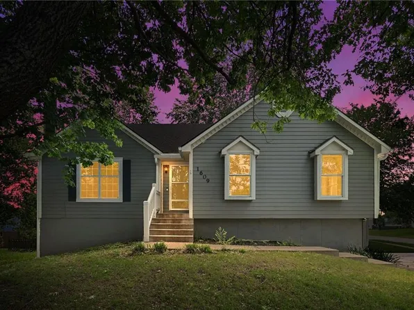 1609 NE Jade Ct, Lees Summit, MO 64086