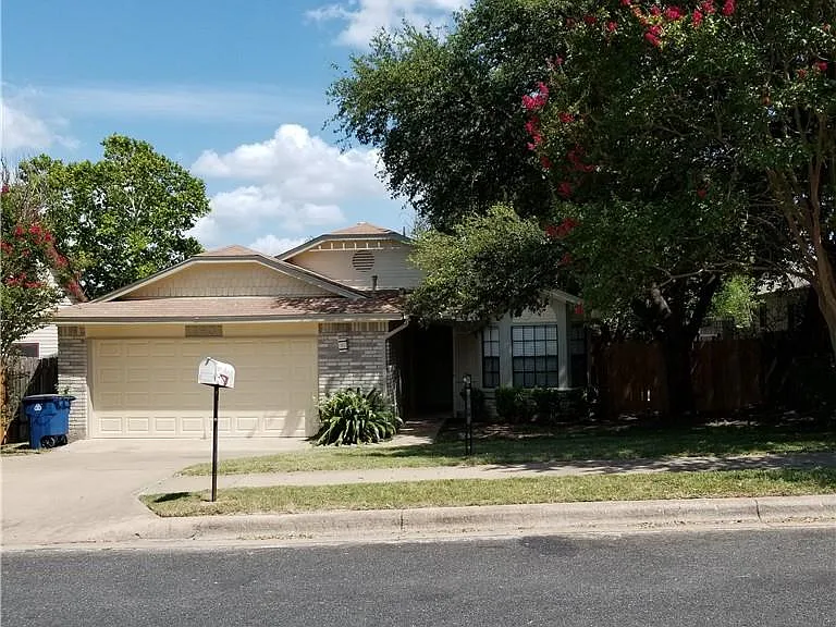 11601 Hidden Quail Dr — Photo 1