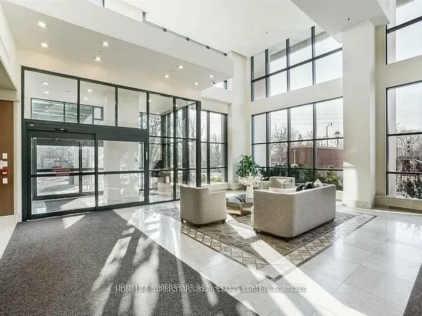 100 John St, Brampton, ON