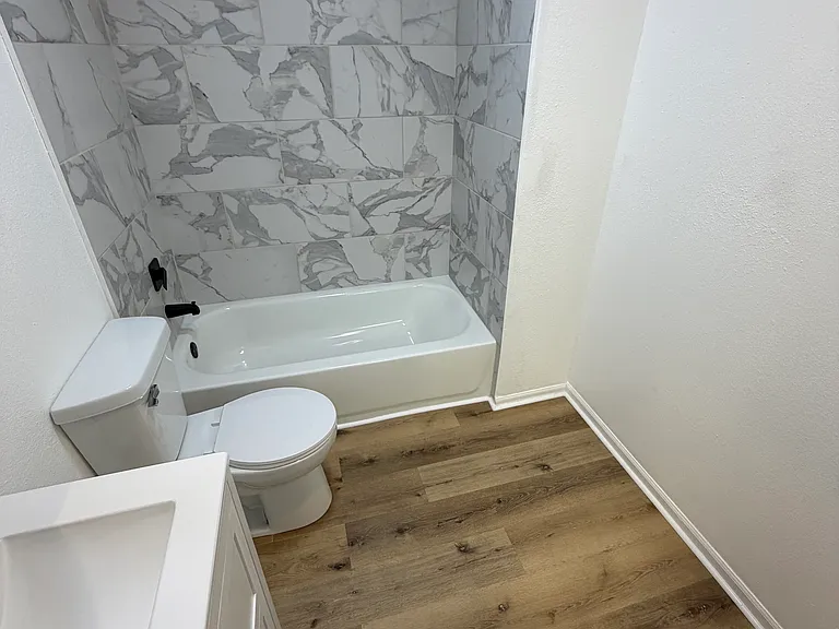 414 N Meldrum St #A — Photo 6