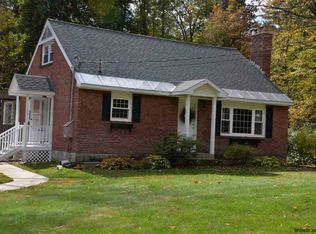 324 Daniels Rd, Saratoga Springs, NY 12866