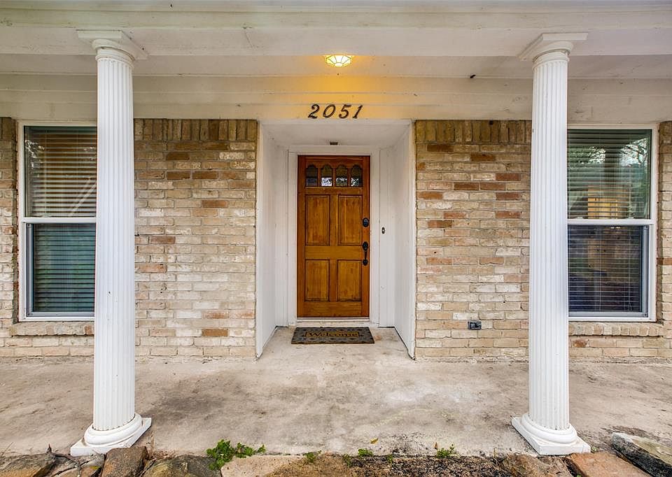 1st image of 2051 Parkdale Dr