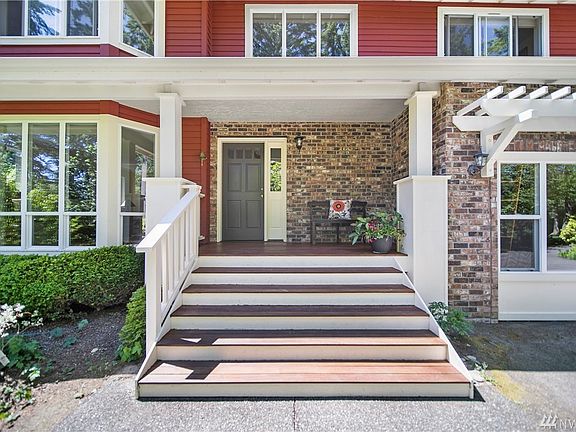 EXPANDED VIEW OF THE FRONT ENTRY