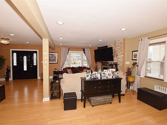 4th image of 91 Scarcliffe Dr