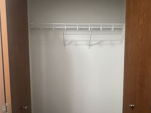 5th image of 4257 Estate Dr S #1