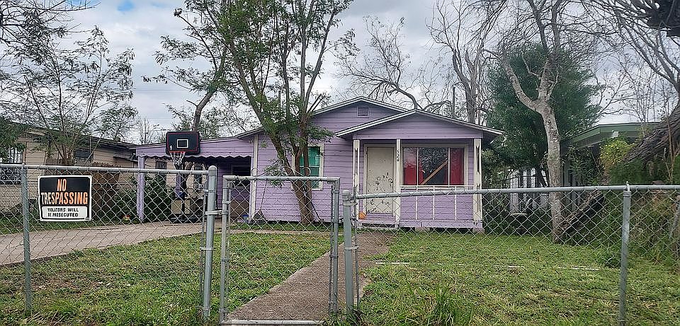 1st image of 524 Chapman St