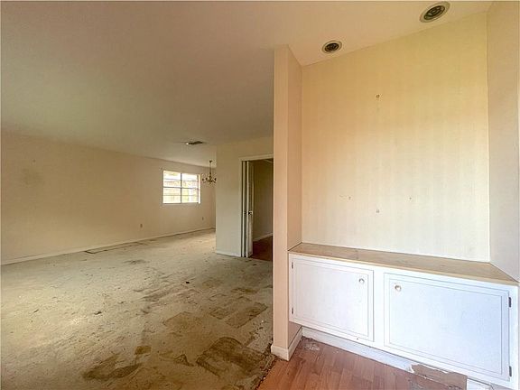 2nd image of 31 Antigua Dr