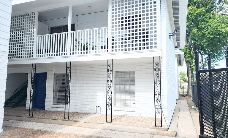 4742 Yale Apartments — Photo 26
